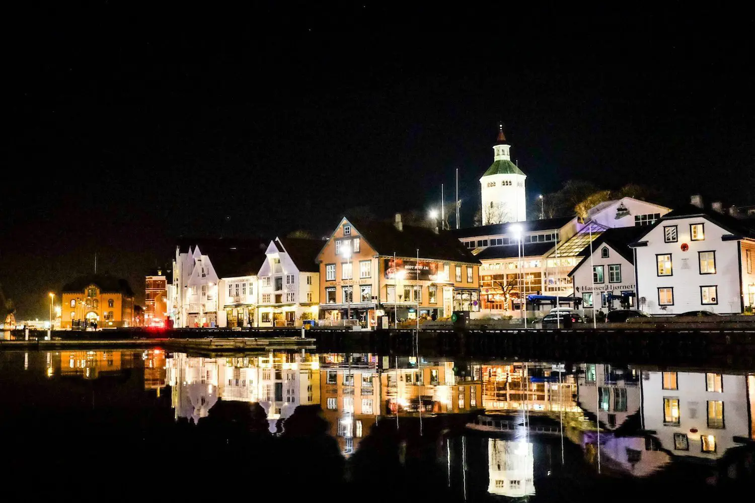 Stavanger om kvelden.